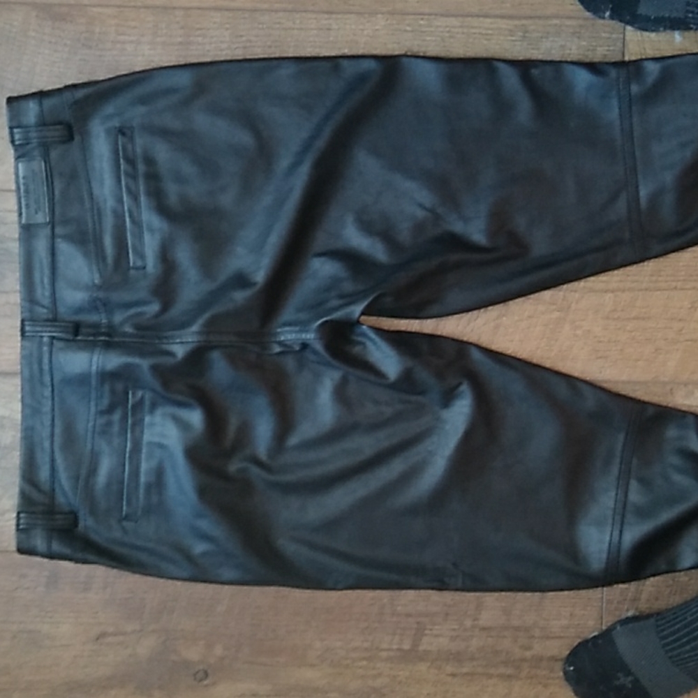 Guess - Picture 2 of 3